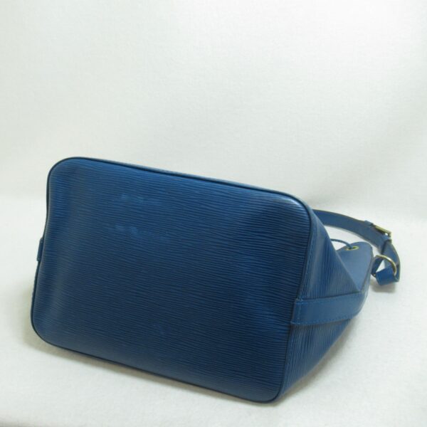 2107600972053 6 Louis Vuitton Petit Noe Shoulder Bag Epi Blue