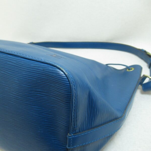 2107600972053 7 Louis Vuitton Petit Noe Shoulder Bag Epi Blue