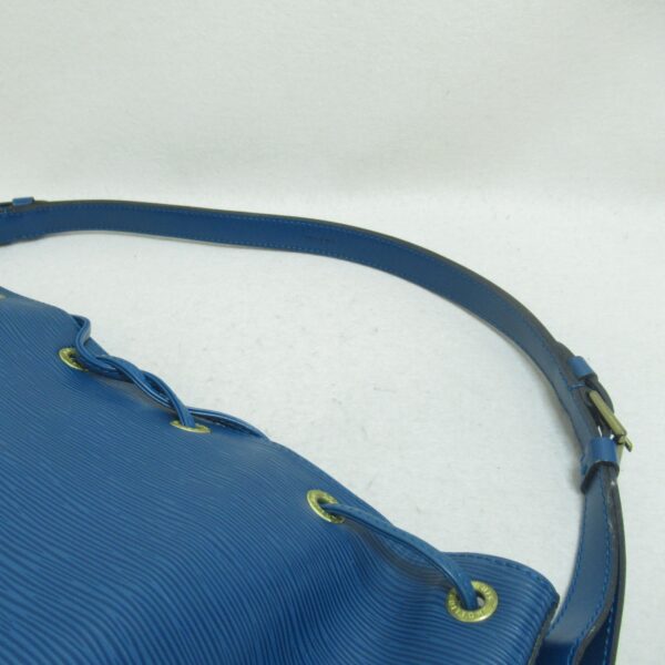 2107600972053 9 Louis Vuitton Petit Noe Shoulder Bag Epi Blue