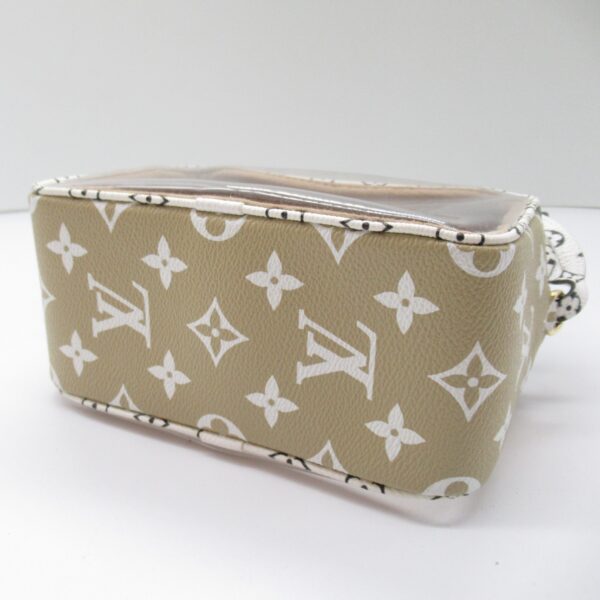 2107600982861 6 LOUIS VUITTON Beach Pouch Accessory Pouch Monogram Giant Khaki