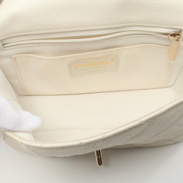 2107601005866 5 CHANEL Matelasse Shoulder Bag Leather White