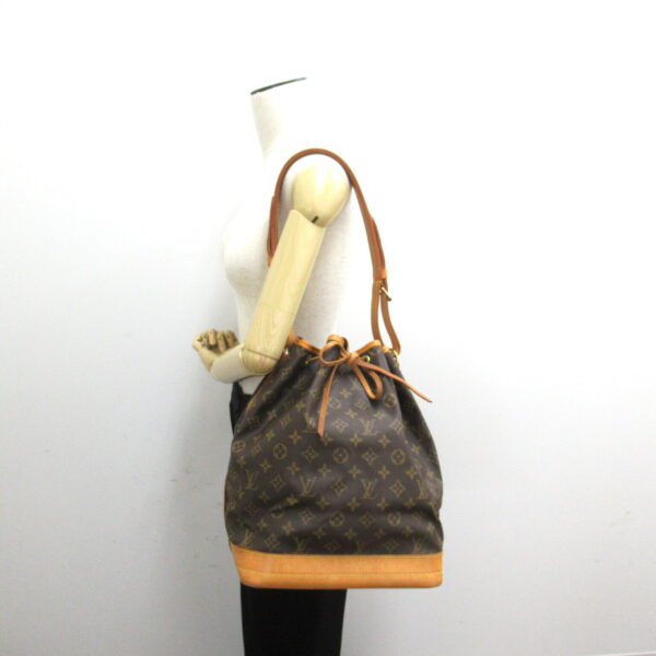 2118500042661 5 Louis Vuitton Noe Monogram Shoulder Bag Brown