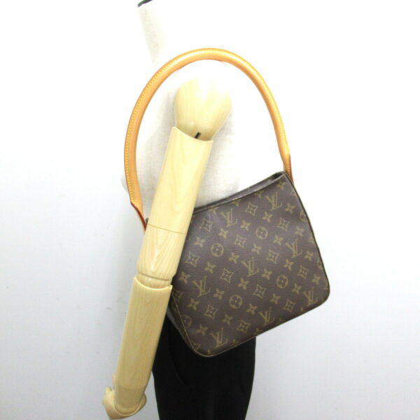 2119900004952 5 LOUIS VUITTON Looping MM Shoulder Bag Monogram Brown