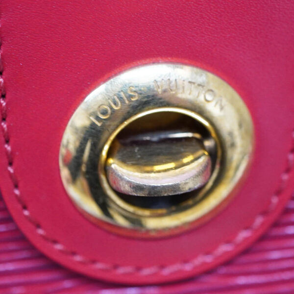 22 2002 8 Louis Vuitton Cluny Epi Shoulder Bag