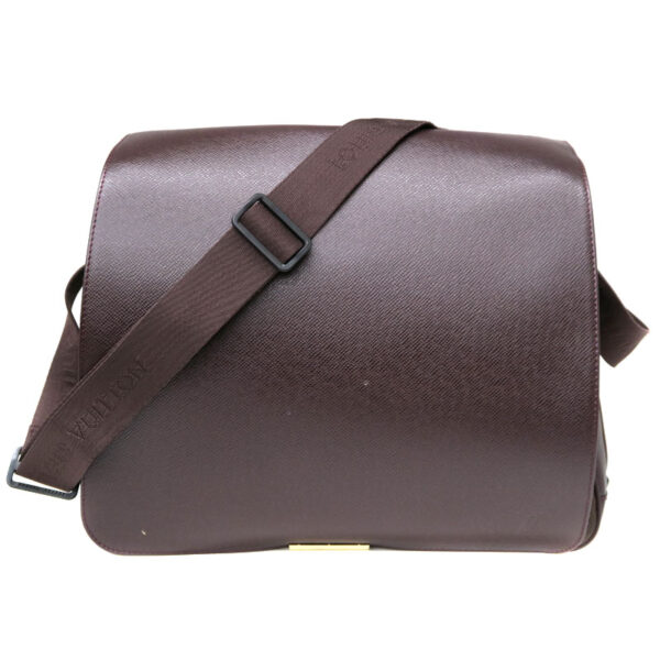 22 2547 2 Louis Vuitton Victor Shoulder Bag Taiga Brown