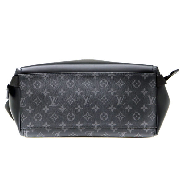 22 6672 5 1 Louis Vuitton Messenger Voyage PM Shoulder Bag Eclipse Black