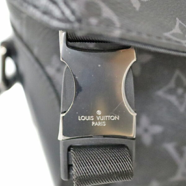 22 6799 11 Louis Vuitton Messenger Voyage PM Shoulder Bag