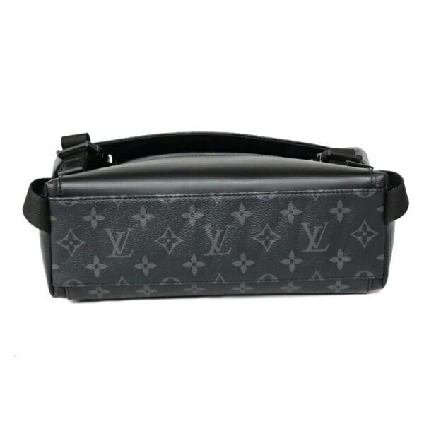 22 6799 4 Louis Vuitton Messenger Voyage PM Shoulder Bag