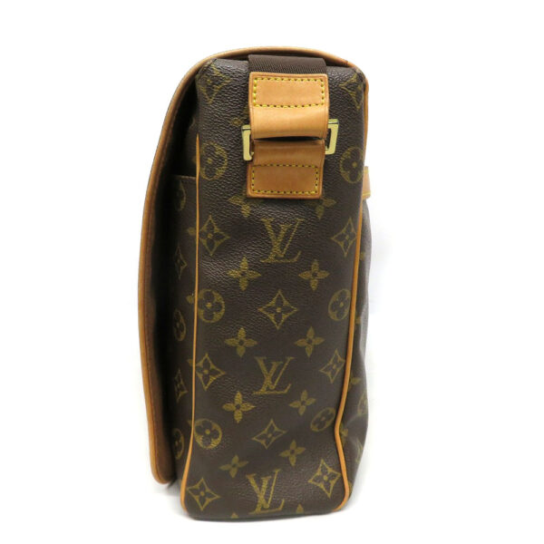 22087264 Louis Vuitton Aves Monogram Shoulder Bag Brown