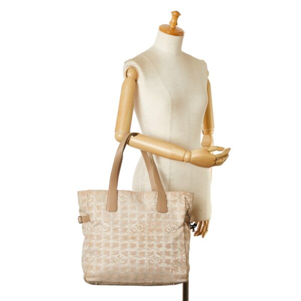 228 62586 12 Chanel Line GM Tote Bag Beige