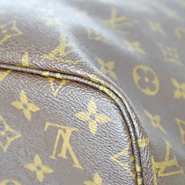 23 2216 05 Louis Vuitton Neverfull MM Monogram Tote Bag