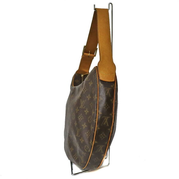 23 2231 2 Louis Vuitton Croissant MM Shoulder Bag