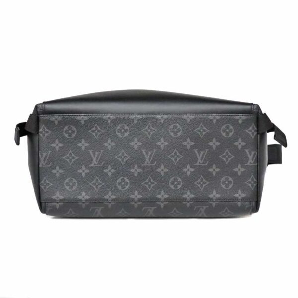 23 4102 4 Louis Vuitton Messenger Voyage MM Shoulder Bag