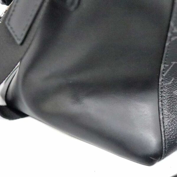 23 4102 8 Louis Vuitton Messenger Voyage MM Shoulder Bag