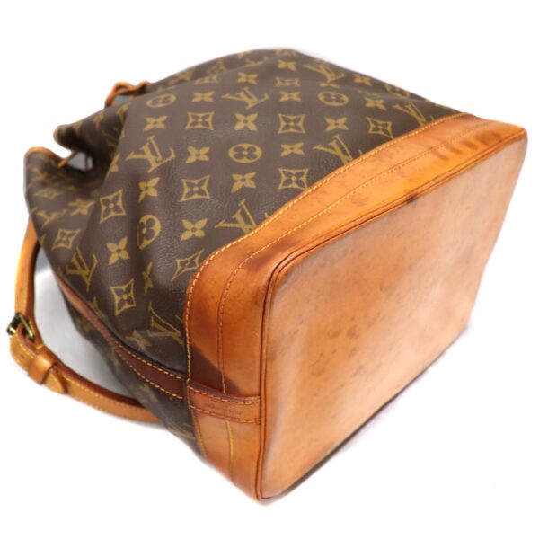 23 4436 7 Louis Vuitton Noe Shoulder Bag Monogram