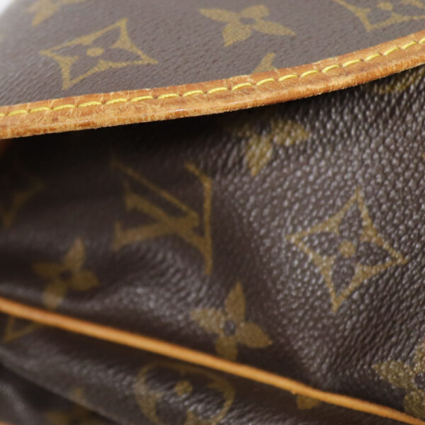 23 4572 15 Louis Vuitton Saumur Monogram Bag