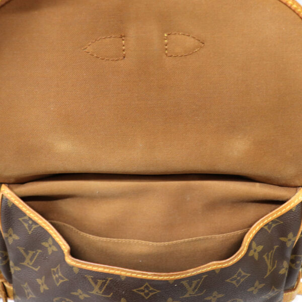 23 4572 8 Louis Vuitton Saumur Monogram Bag