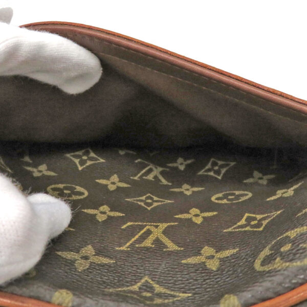 23 6411 12 Louis Vuitton Blois Monogram Shoulder Bag