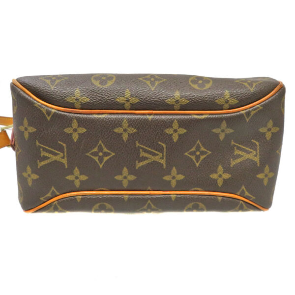 23 6411 4 Louis Vuitton Blois Monogram Shoulder Bag