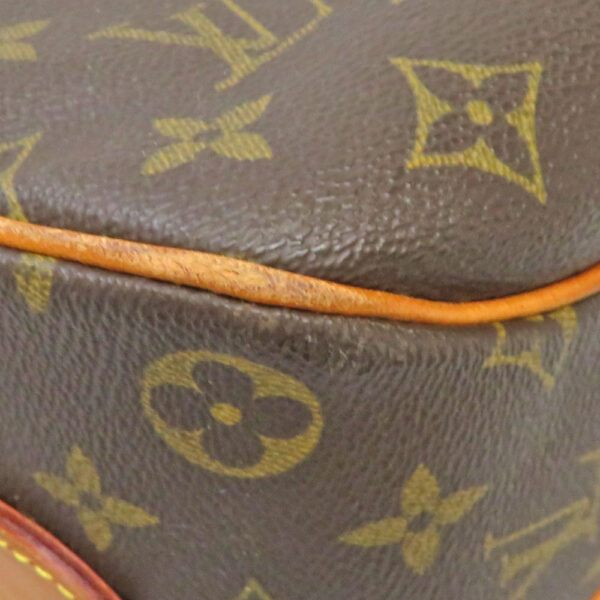 23 6411 5 Louis Vuitton Blois Monogram Shoulder Bag