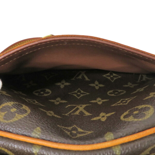 23 6426 15 Louis Vuitton Blois Monogram Shoulder Bag