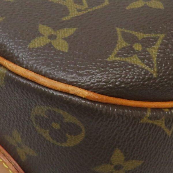 23 6426 4 Louis Vuitton Blois Monogram Shoulder Bag