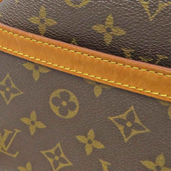 23 6426 7 Louis Vuitton Blois Monogram Shoulder Bag