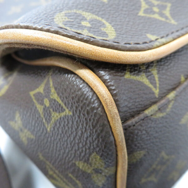 23 687103 Louis Vuitton Aves Monogram Shoulder Bag