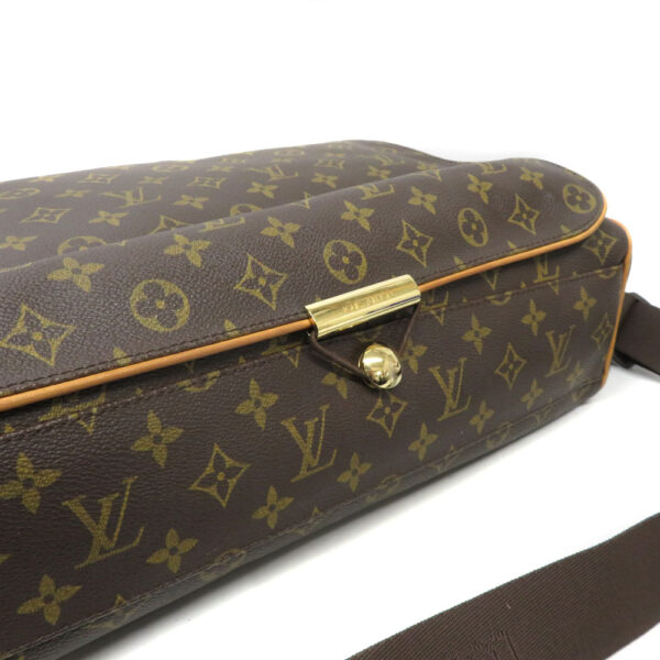 23 687104 Louis Vuitton Aves Monogram Shoulder Bag