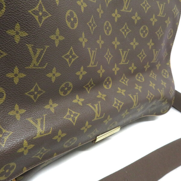 23 687108 Louis Vuitton Aves Monogram Shoulder Bag