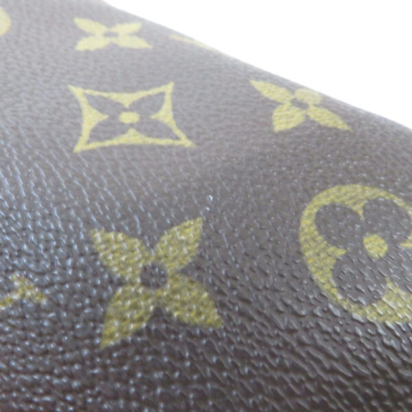 23 687117 Louis Vuitton Aves Monogram Shoulder Bag