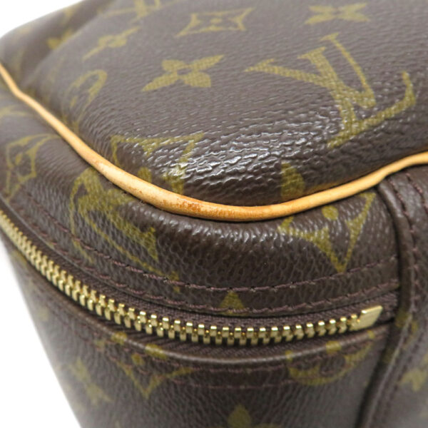 23 888505 Louis Vuitton Excursion Monogram Handbag