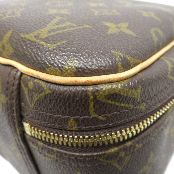 23 888506 Louis Vuitton Excursion Monogram Handbag