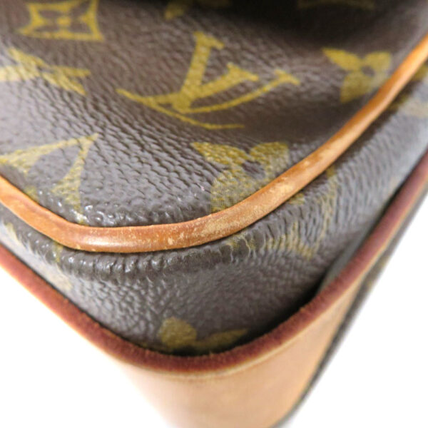 23009396 Louis Vuitton Cartesier 22 Monogram Shoulder Bag