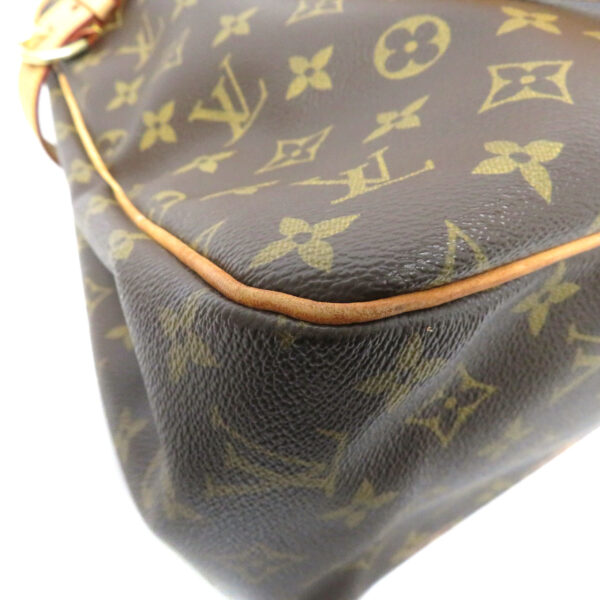 23059786 Louis Vuitton Batignolles Vertical Monogram Tote Bag