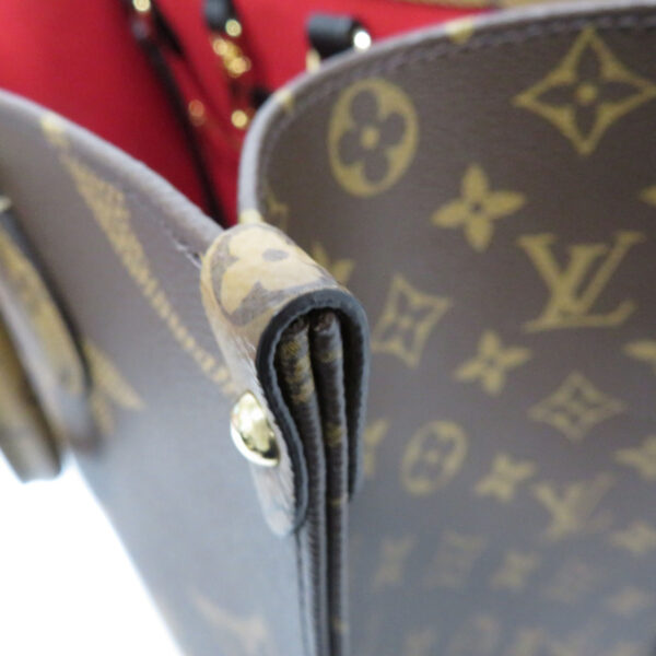 230631512 Louis Vuitton On the Go MM Tote Bag