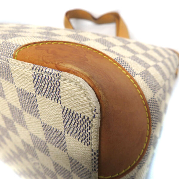 23085555 Louis Vuitton Hampstead PM Damier Azur White