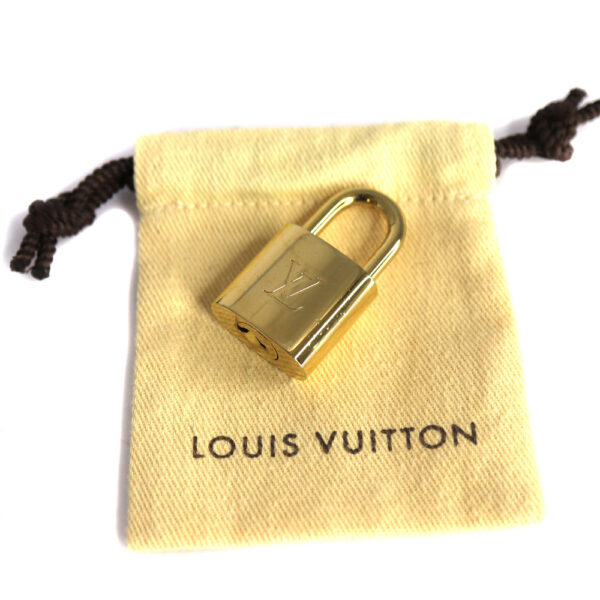 24 138615 Louis Vuitton Retiro Bag