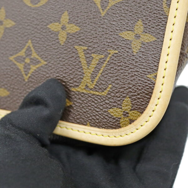 24 2218 09 Louis Vuitton Bum Bag Bosphore Monogram Body Bag