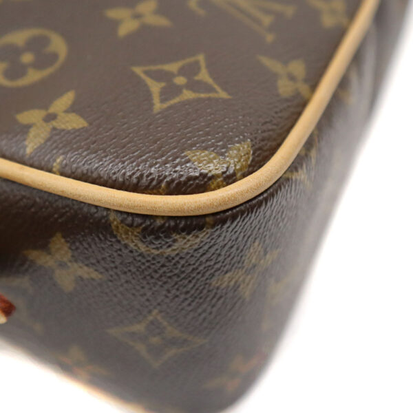 24 2530 5 Louis Vuitton Hudson Monogram Shoulder Bag