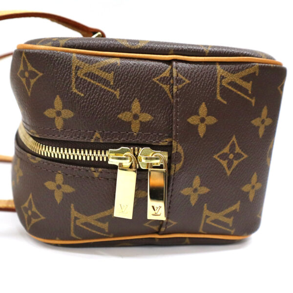 24 3214 6 Louis Vuitton Cite MM Bag