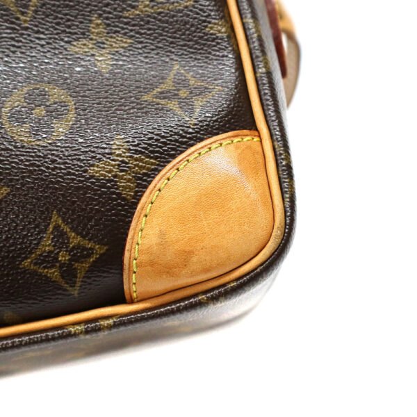 24 3311 4 Louis Vuitton Nile Bag