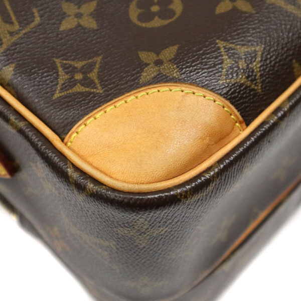 24 3311 5 Louis Vuitton Nile Bag