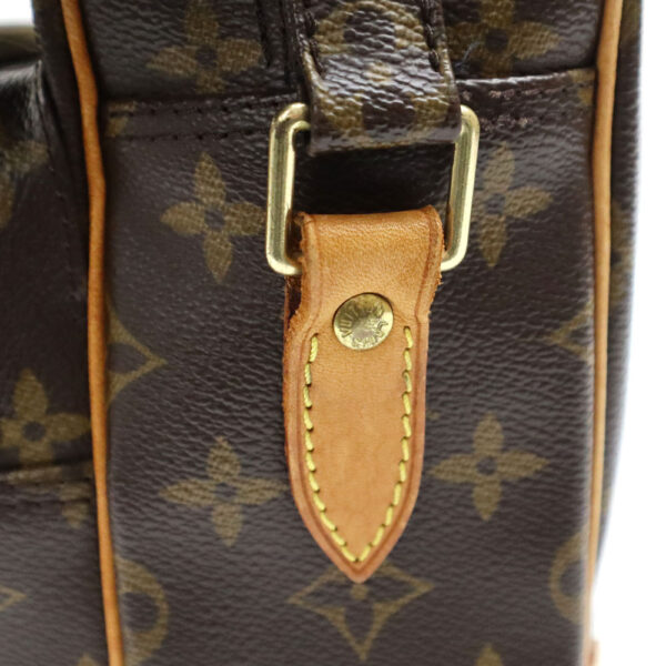 24 3311 6 Louis Vuitton Nile Bag