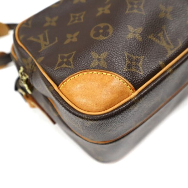 24 3311 7 Louis Vuitton Nile Bag