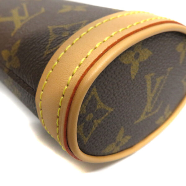 24 355308 Louis Vuitton Fold Me Pouch Monogram