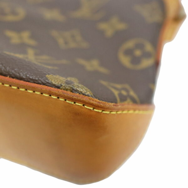 24 4181 7 Louis Vuitton Trotter Shoulder Bag Monogram