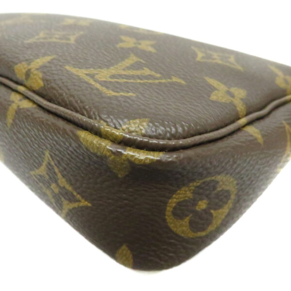 24015515 Louis Vuitton Pochette Accessoire Monogram Pouch