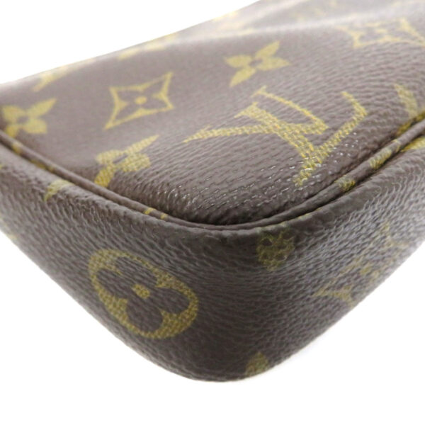 24030606 Louis Vuitton Pochette Accessoire Monogram Crossbody Bag