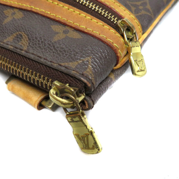 240556510 Louis Vuitton Pochette Bosphore Bag